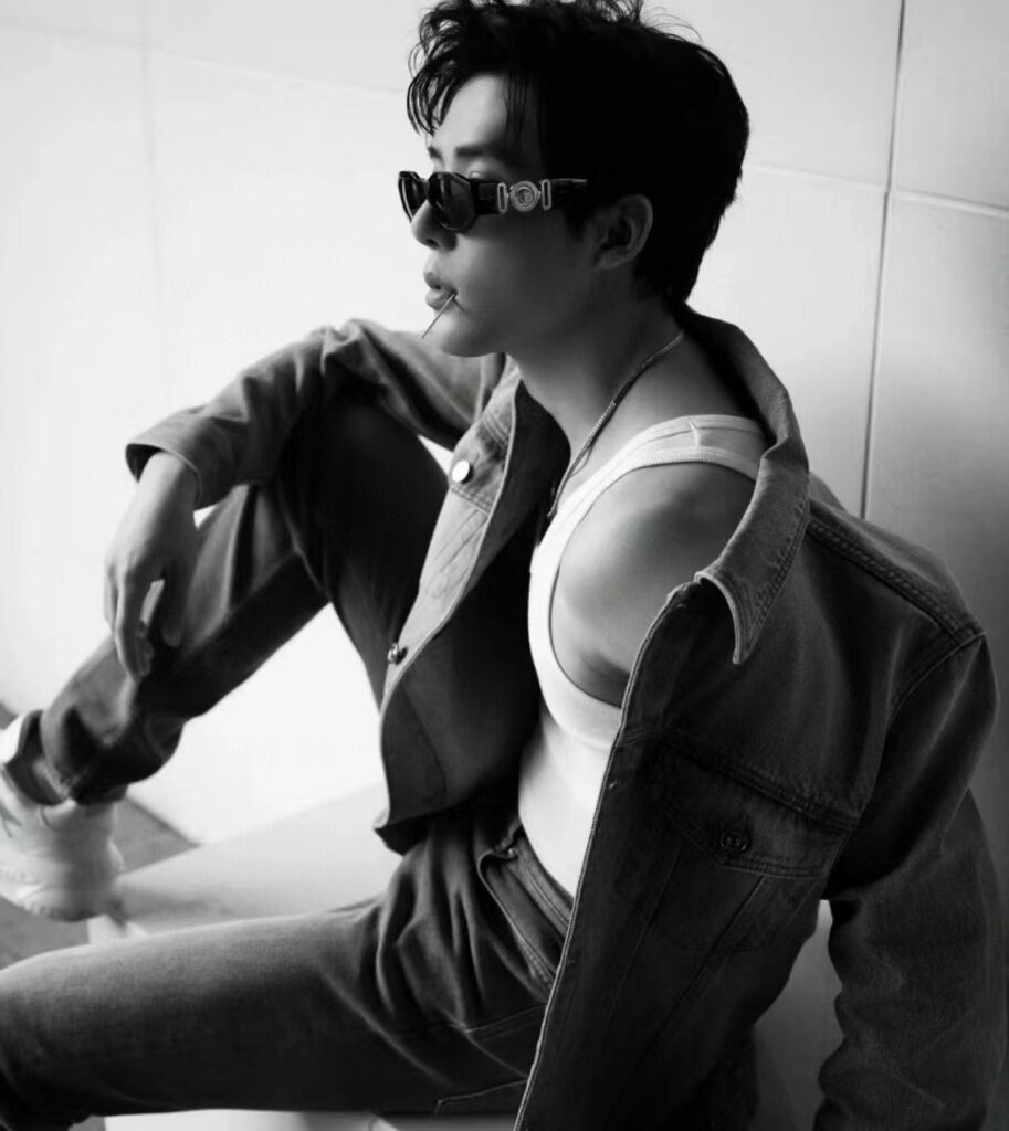 Designer N Ob Bag editorial product context 2