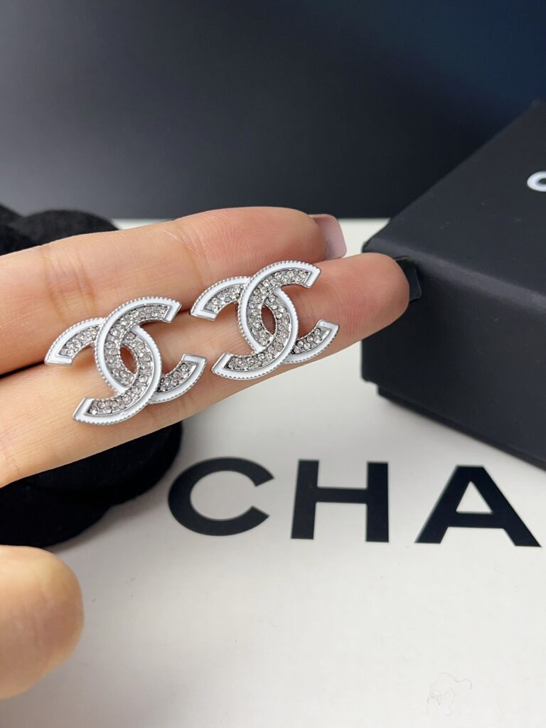Designer Ring editorial product context 1