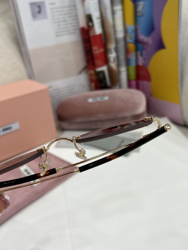 Designer MI8L Bag editorial product context 3