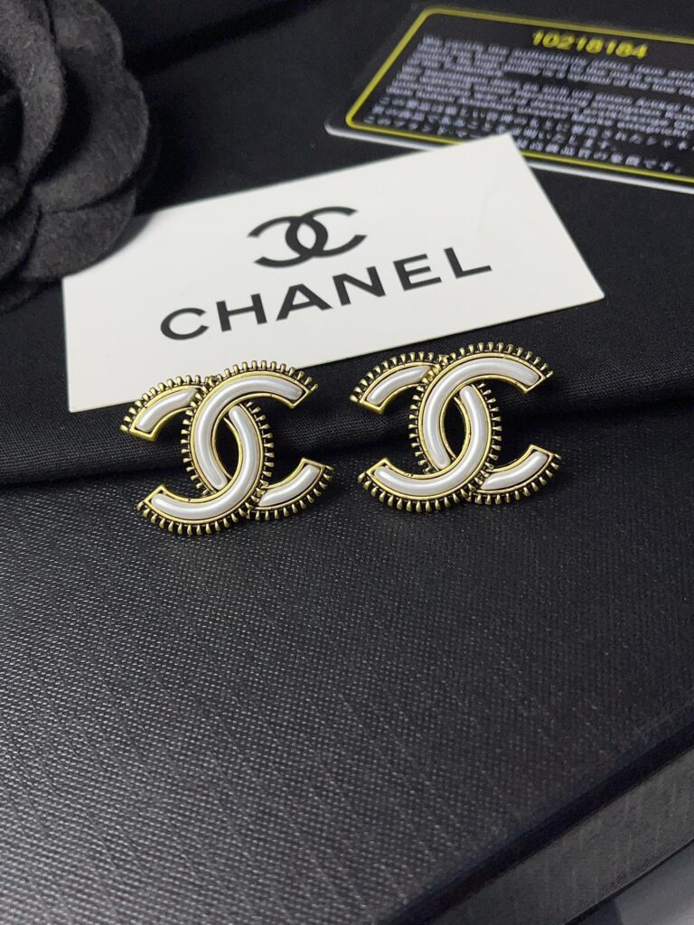 Designer Ring editorial product context 2