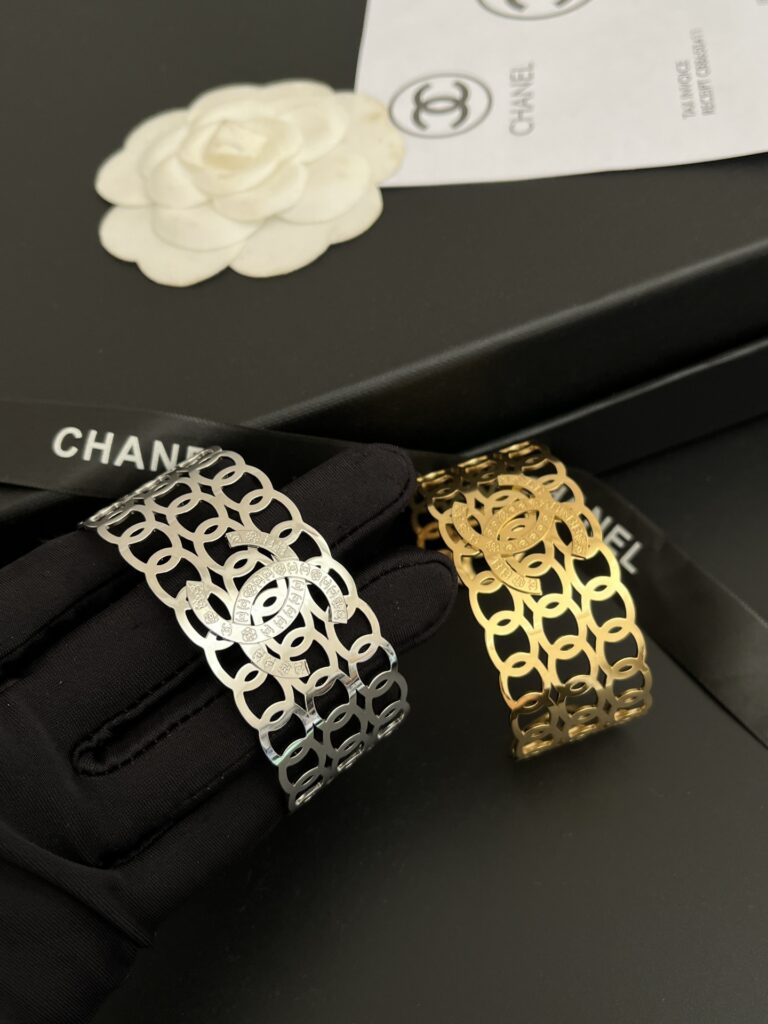 Designer S432 Bracelet editorial product context 3