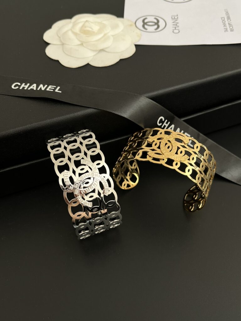 Designer S432 Bracelet editorial product context 2
