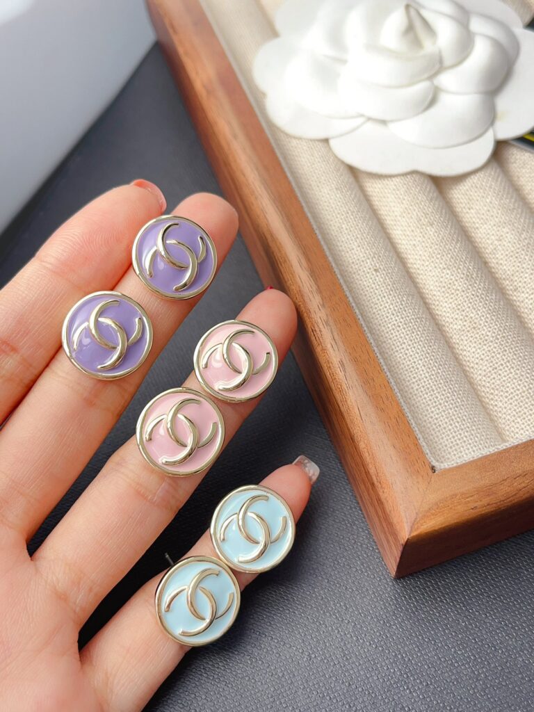 Designer Ring editorial product context 2