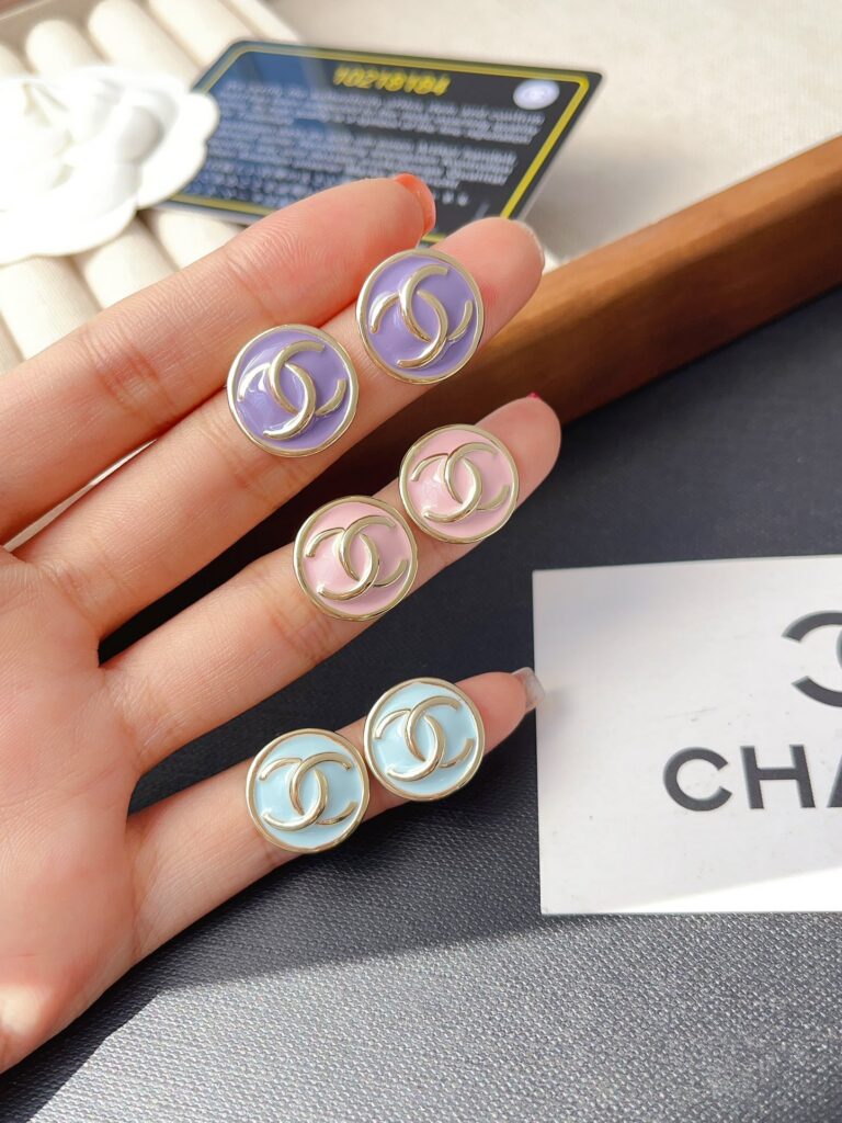 Designer Ring editorial product context 3