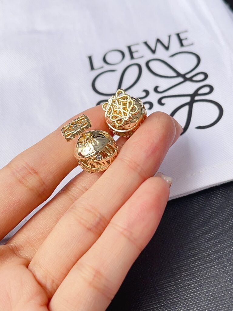 Designer Ring editorial product context 3