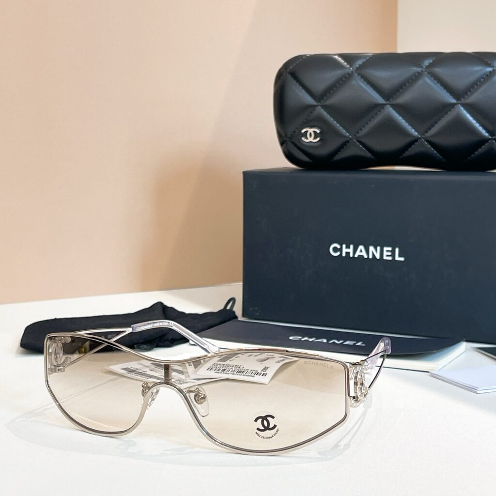 Designer I02Z Bag editorial product context 3