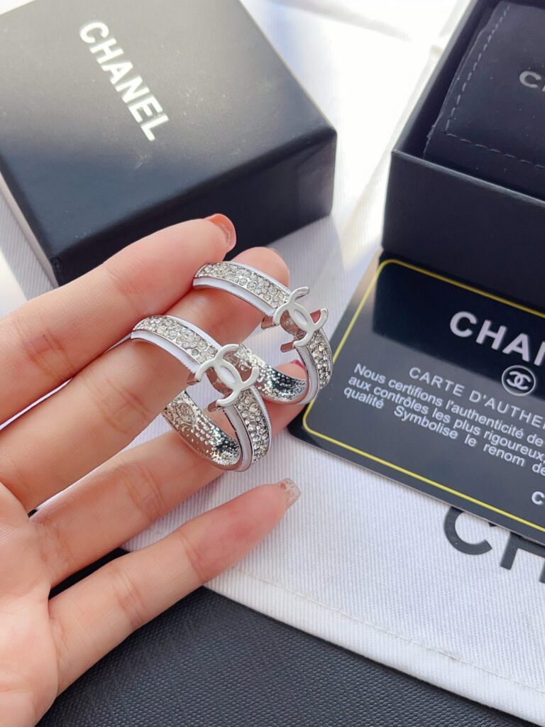 Designer Ring editorial product context 2