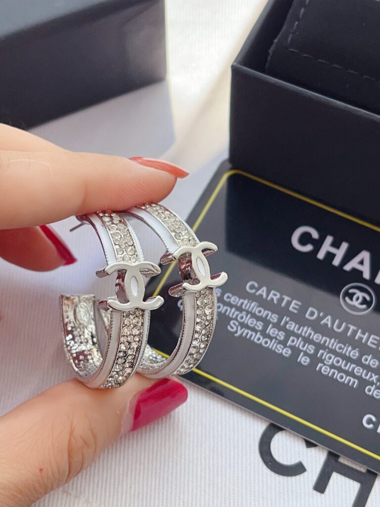 Designer Ring editorial product context 1
