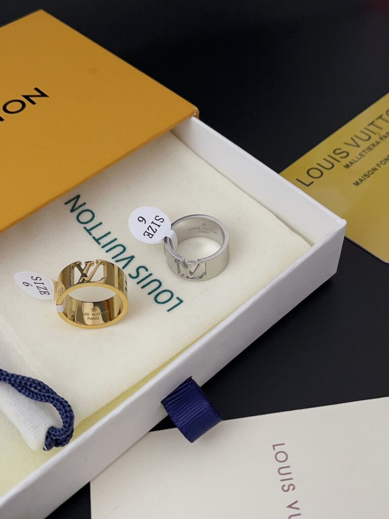 Designer J112 Ring editorial product context 1