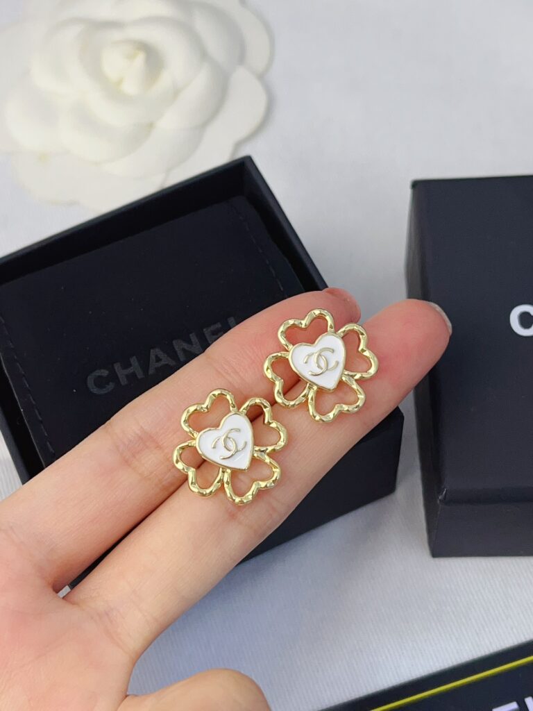 Designer Ring editorial product context 2