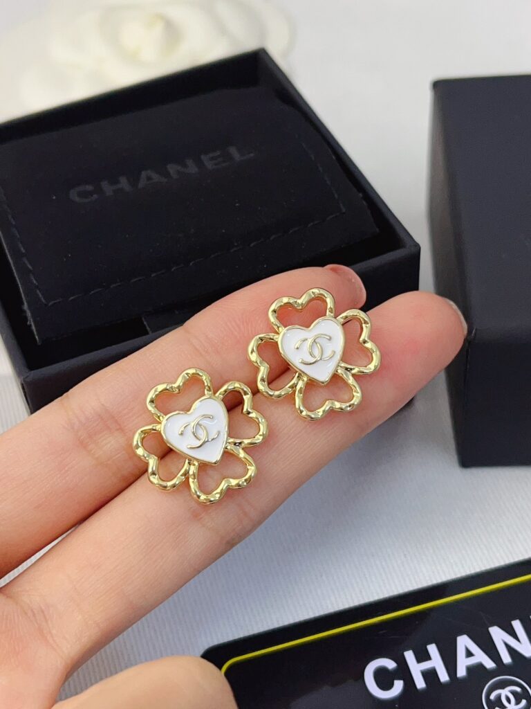 Designer Ring editorial product context 3