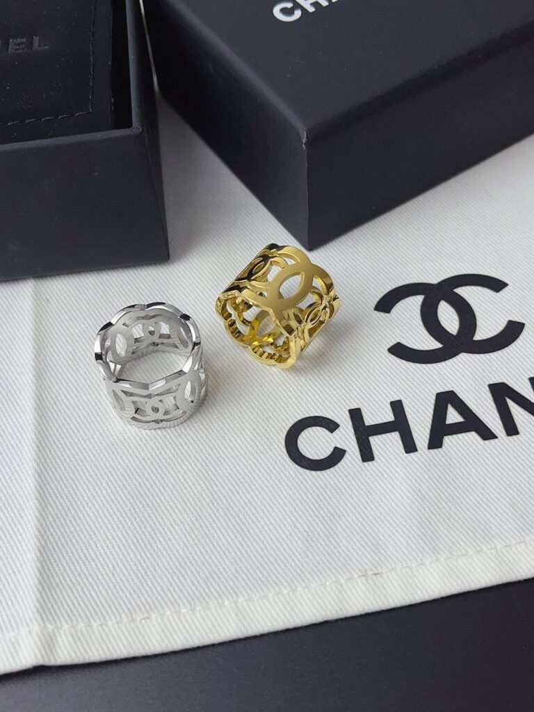 Designer J117 Ring editorial product context 2