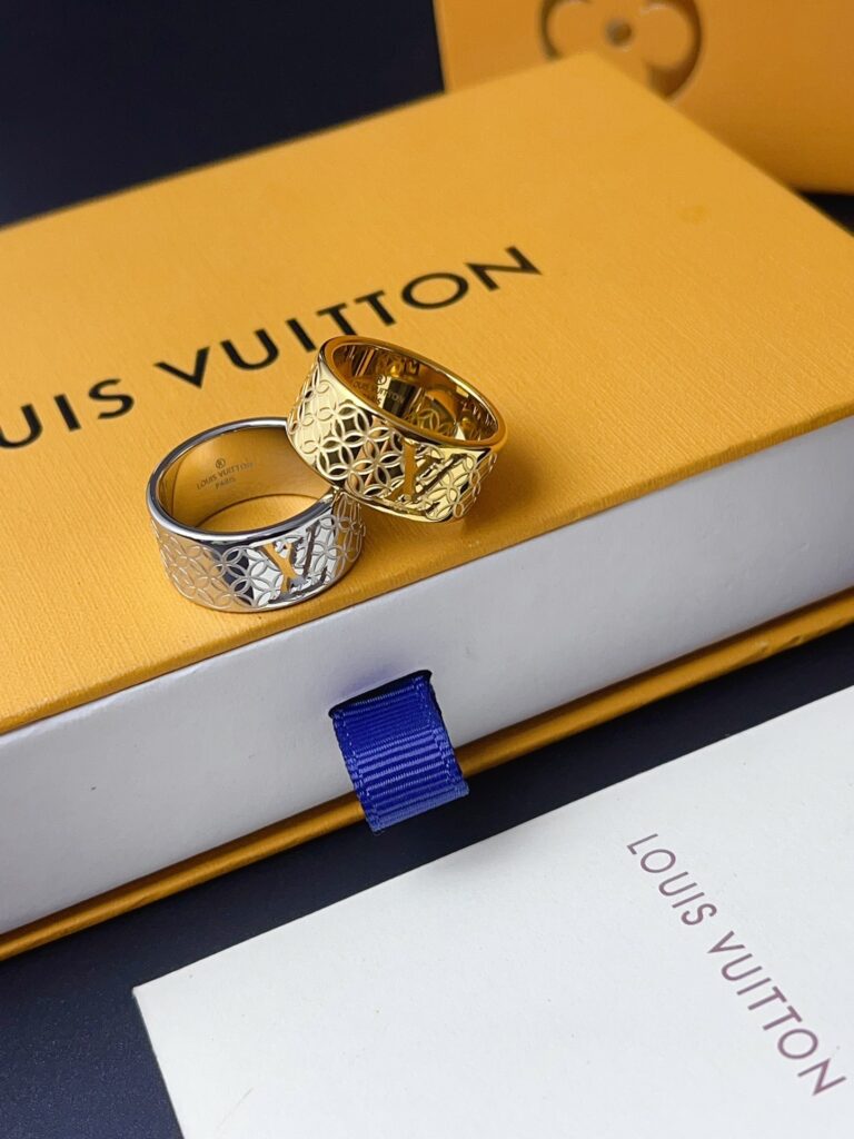 Designer J114 Ring editorial product context 1