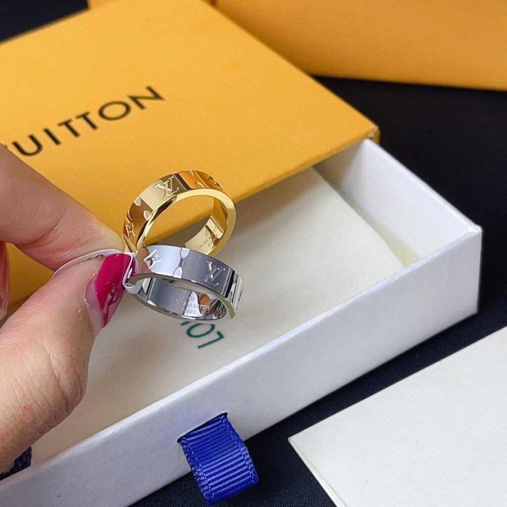 Designer J116 Ring editorial product context 2