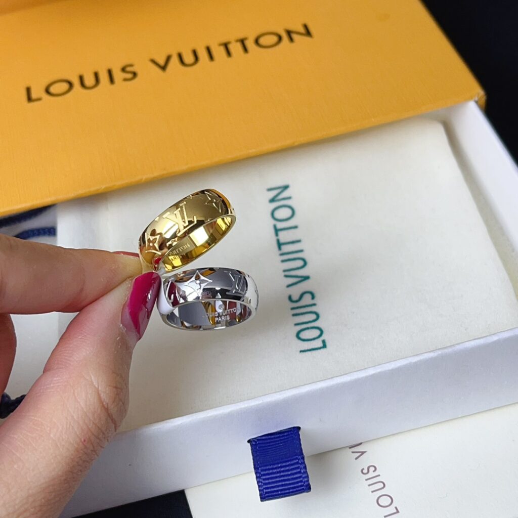 Designer J113 Ring editorial product context 1