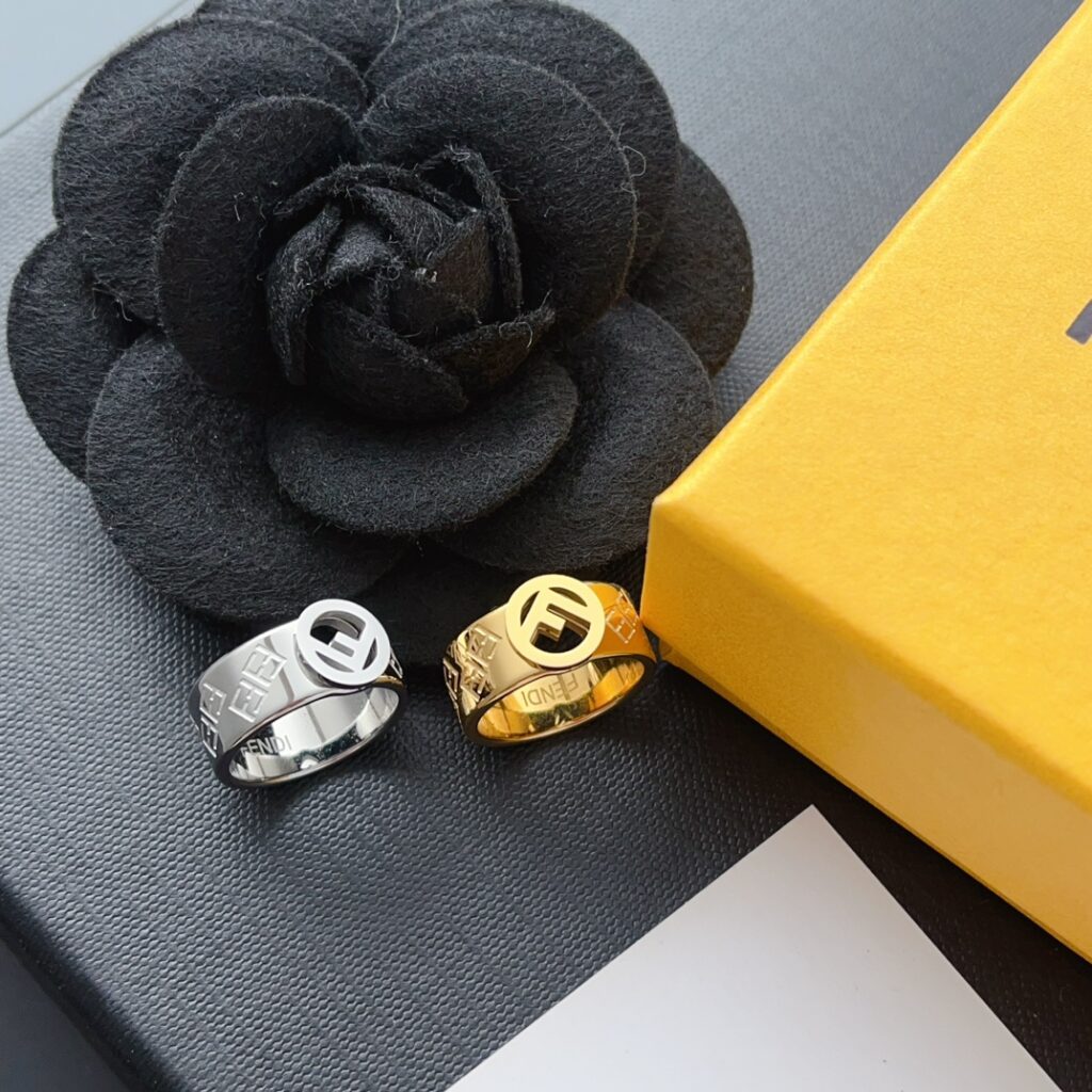Designer J119 Ring editorial product context 3