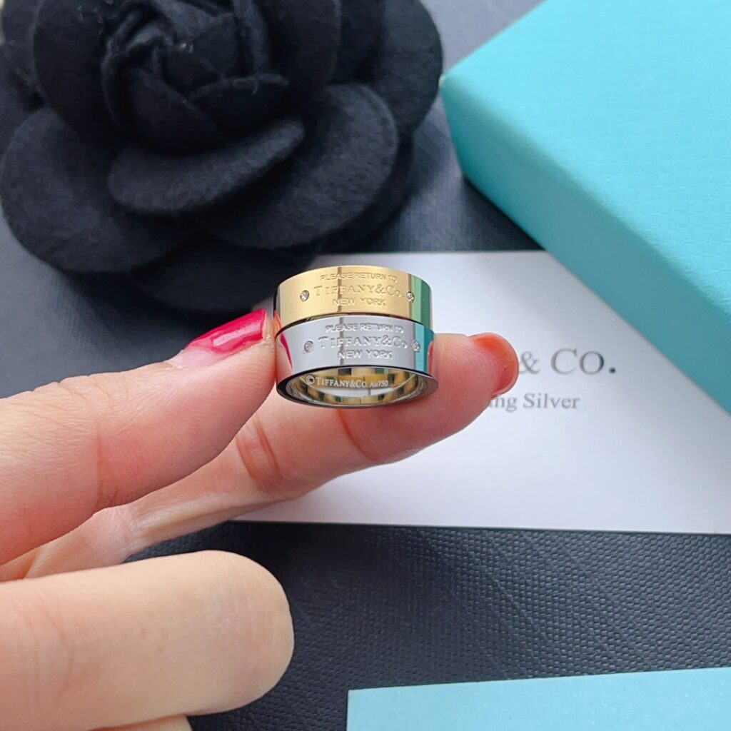 Designer J121 Ring editorial product context 3