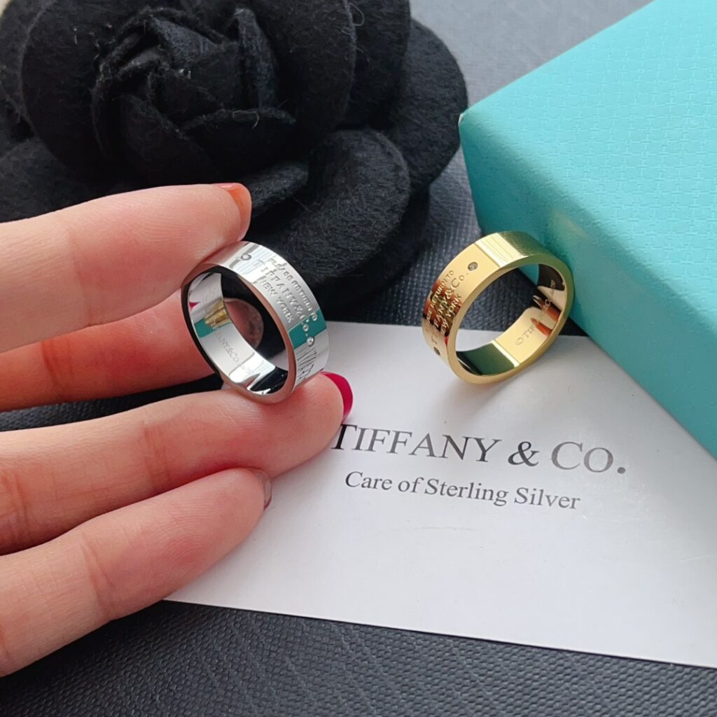 Designer J121 Ring editorial product context 2