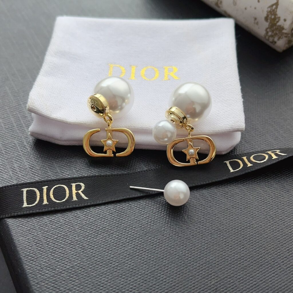 Designer Ring editorial product context 2