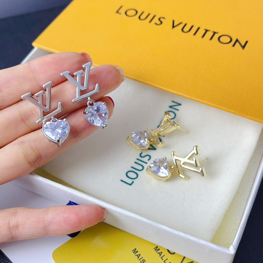 Designer Ring editorial product context 2