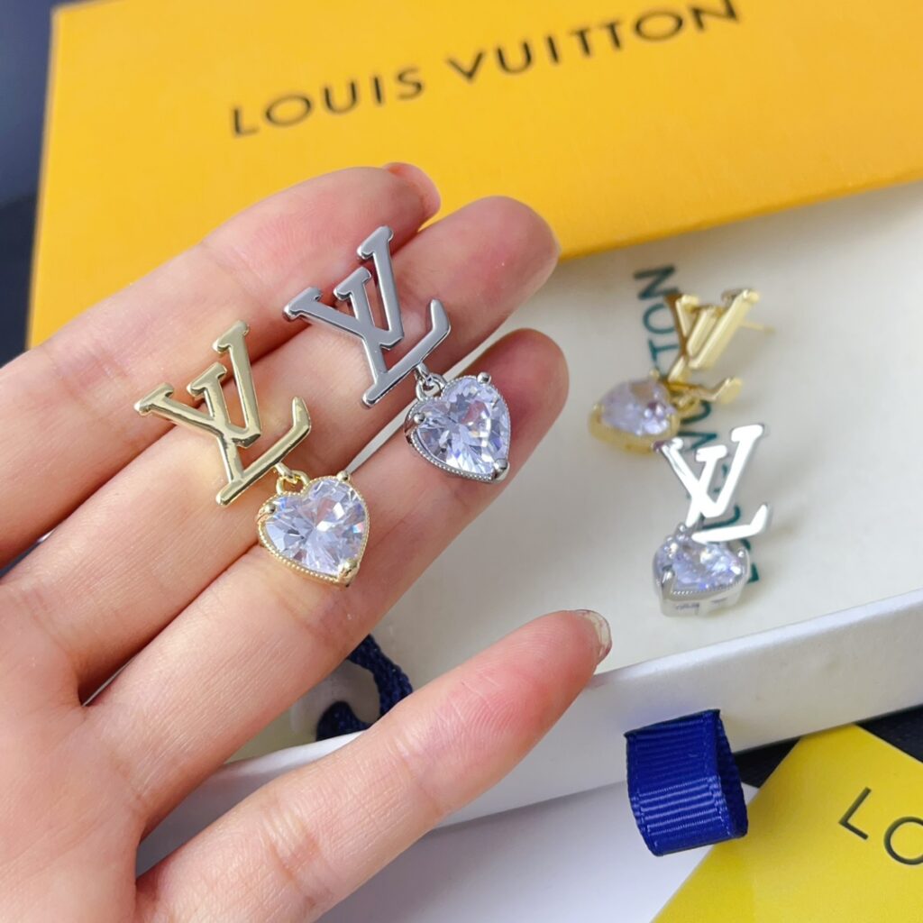 Designer Ring editorial product context 3