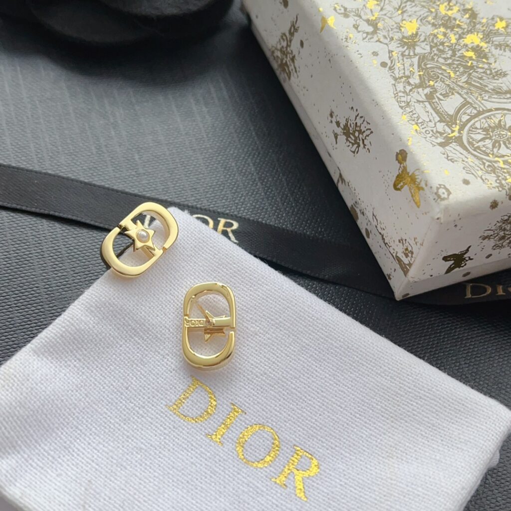Designer Ring editorial product context 2