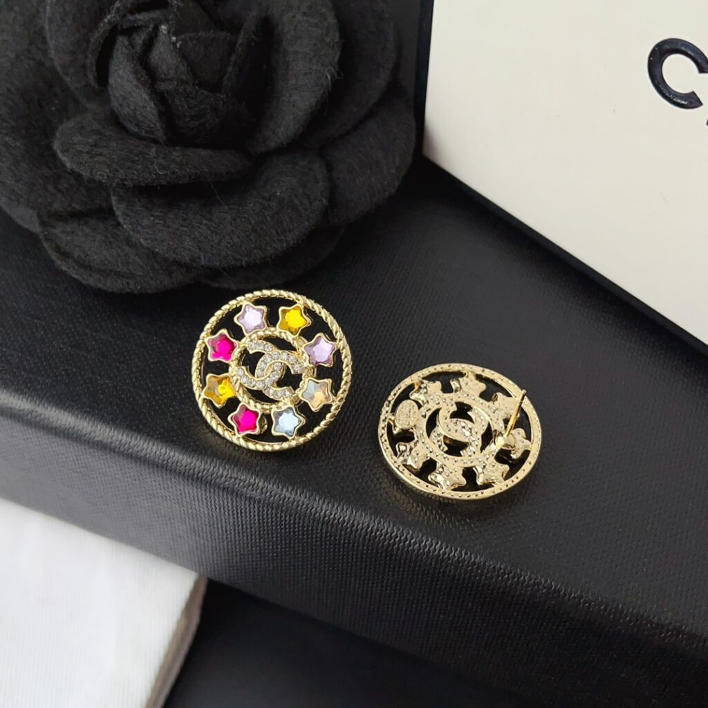 Designer Ring editorial product context 2