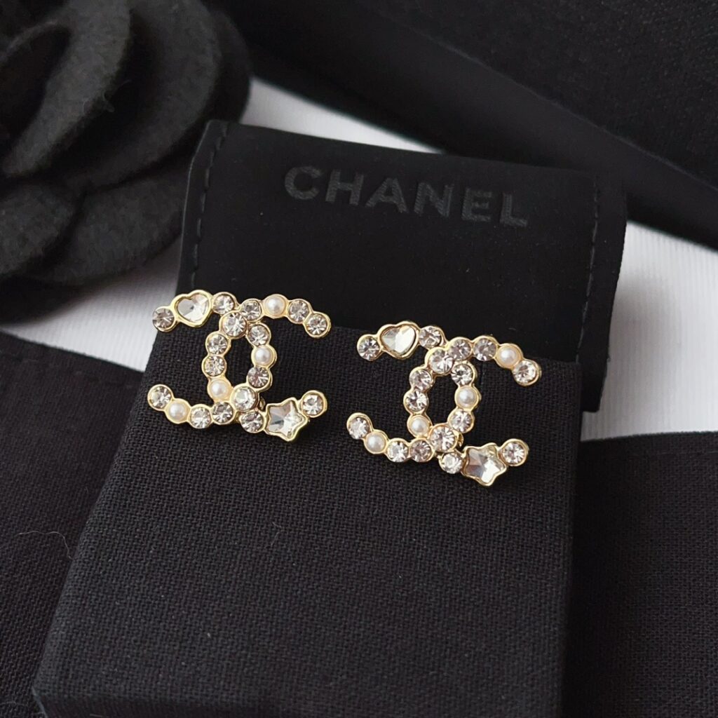 Designer Ring editorial product context 2