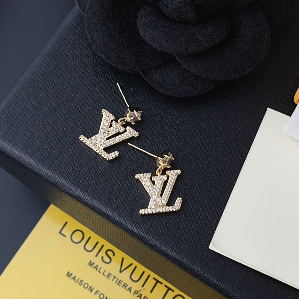 Designer Ring editorial product context 1