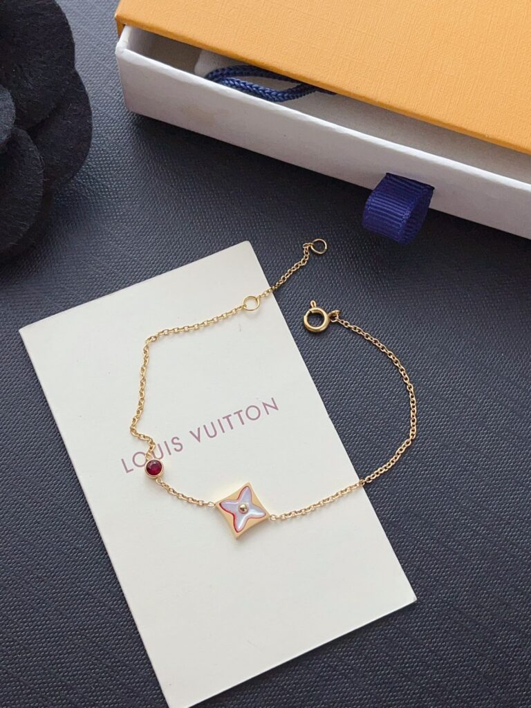 Designer L192 Bracelet editorial product context 1