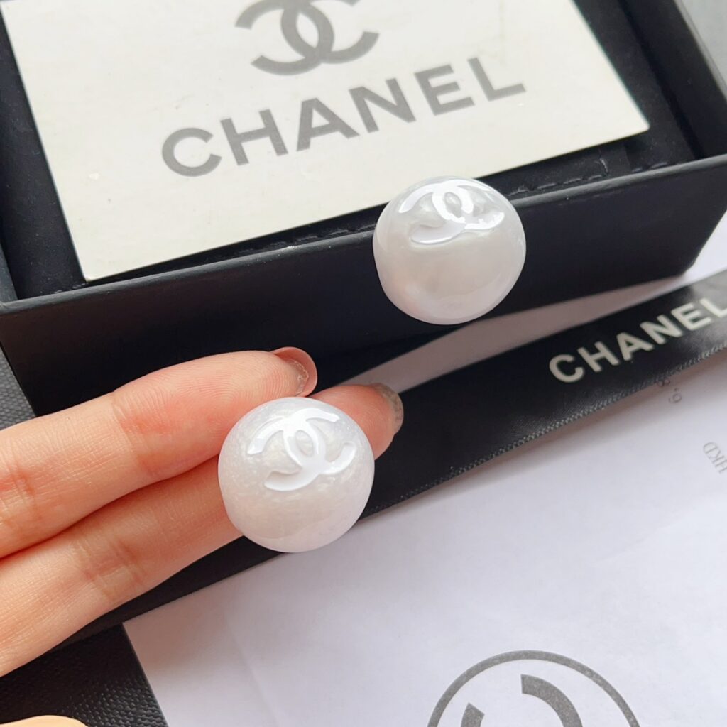 Designer Ring editorial product context 1