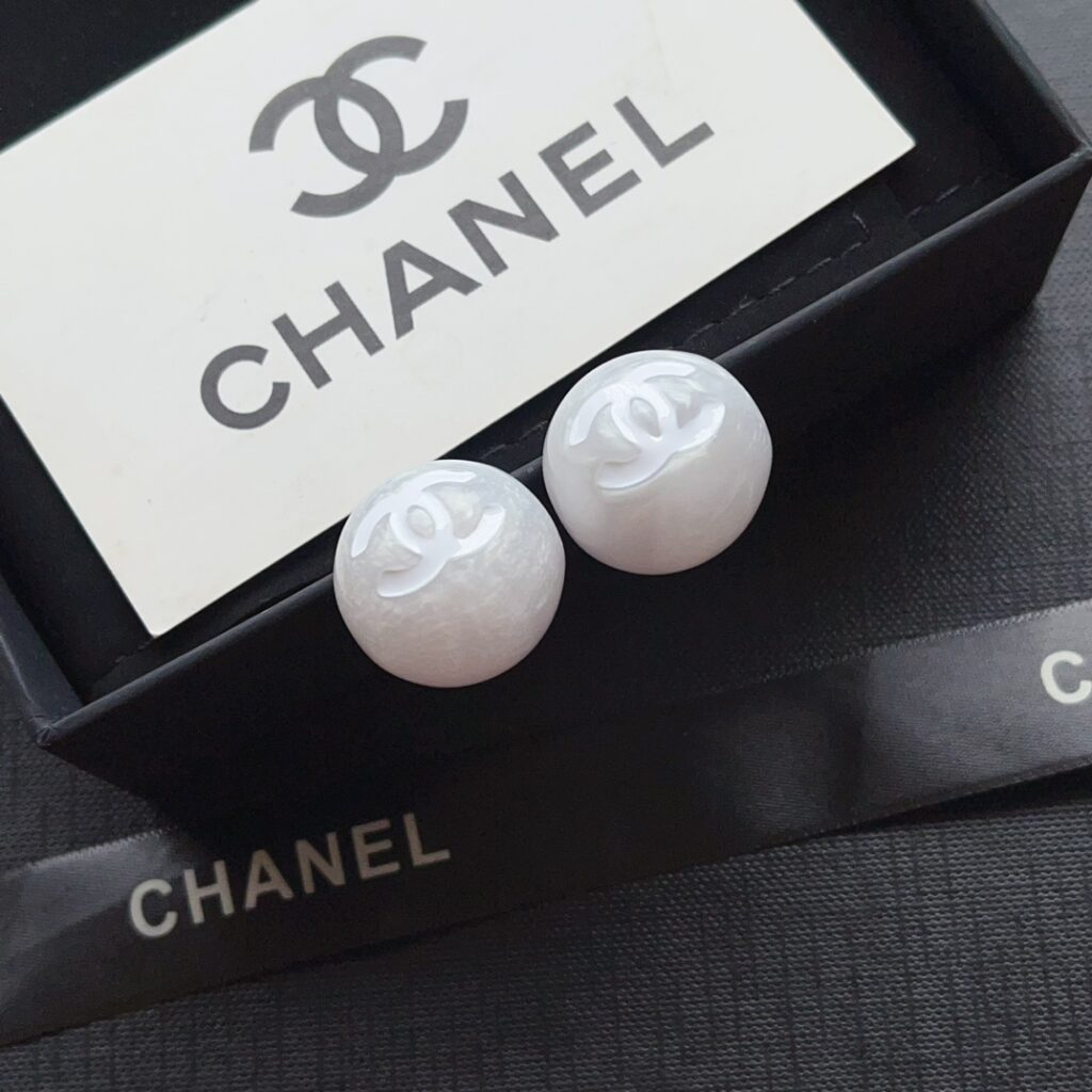 Designer Ring editorial product context 2
