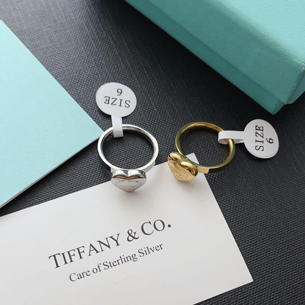 Designer J125 Ring editorial product context 3