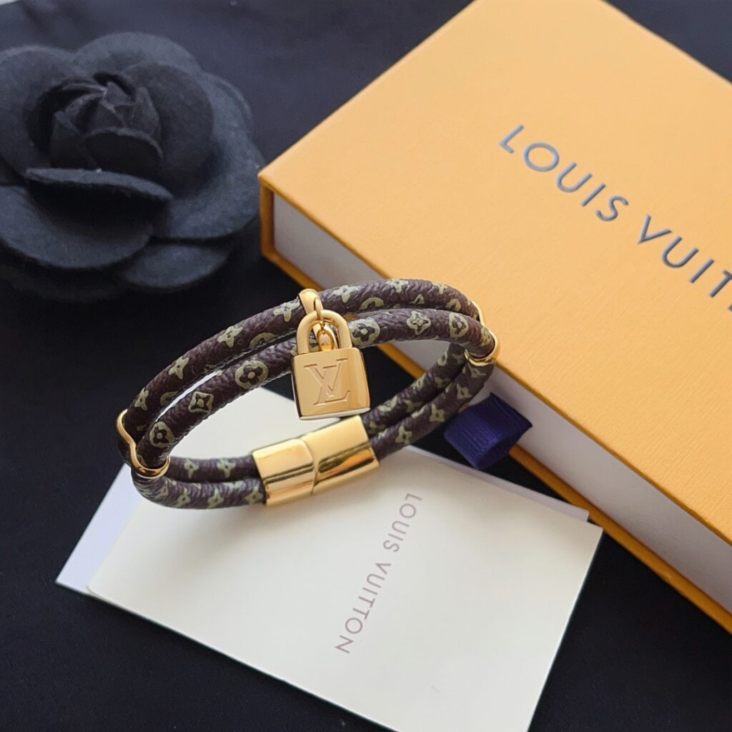 Designer S437 Bracelet editorial product context 1