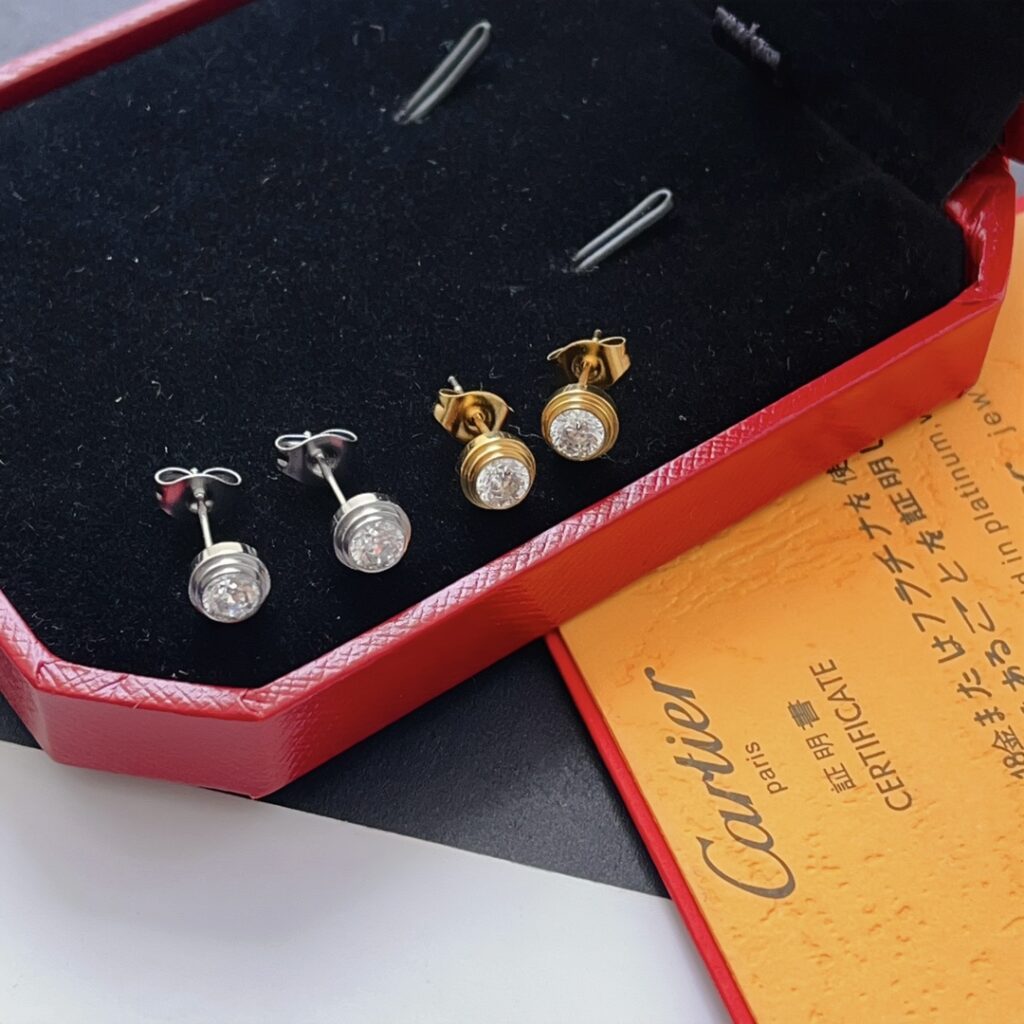 Designer Ring editorial product context 3