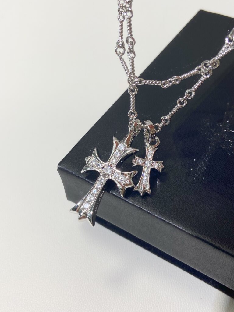 Necklace editorial product context 3