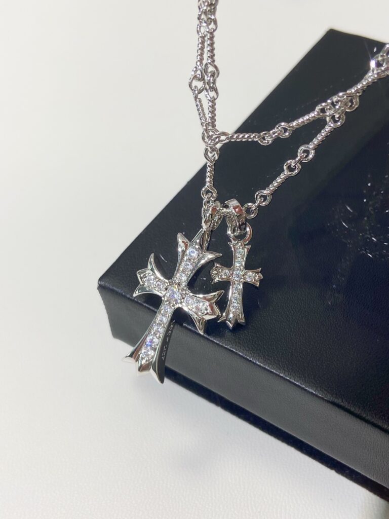 Necklace editorial product context 1