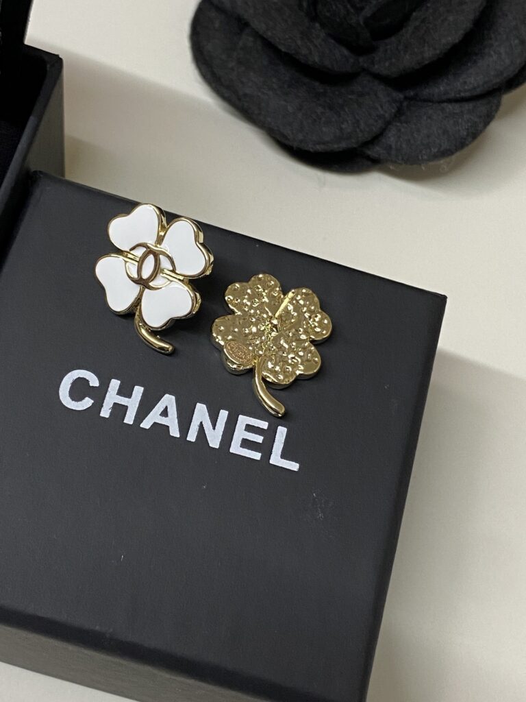 Designer Ring editorial product context 3