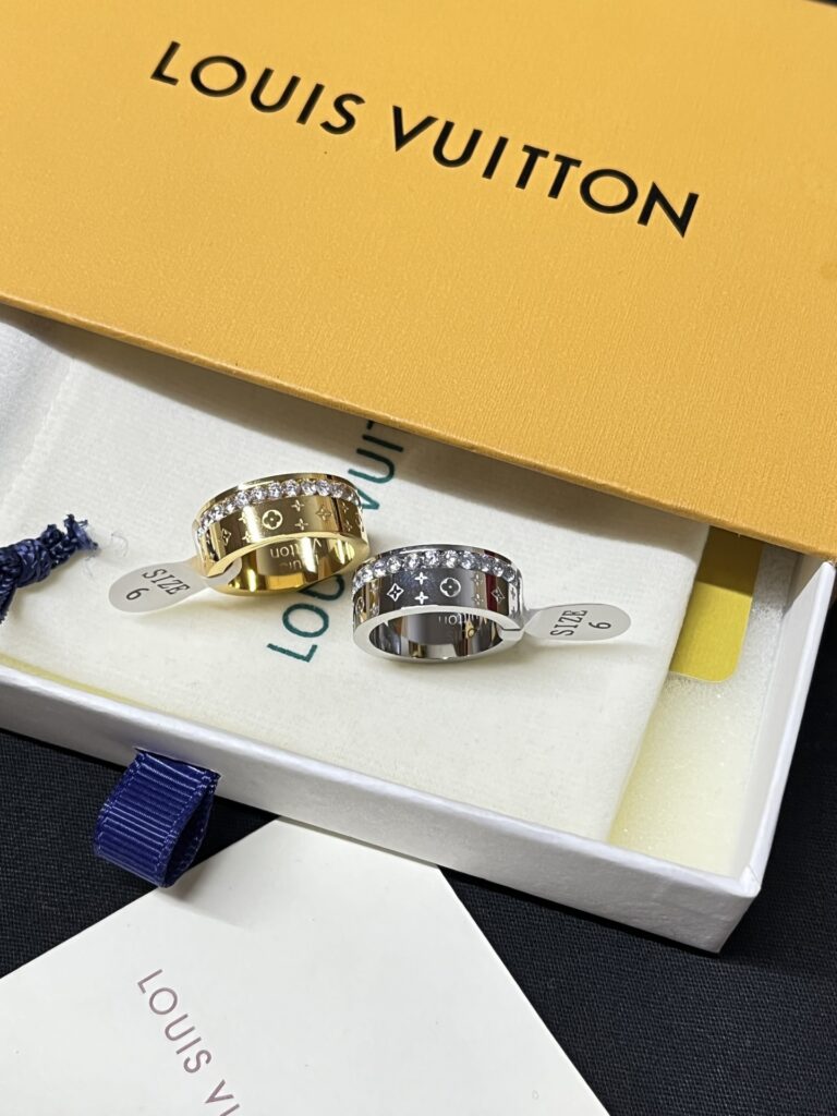 Designer J130 Ring editorial product context 3