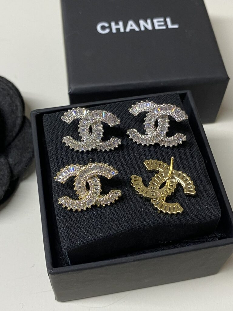 Designer Ring editorial product context 2