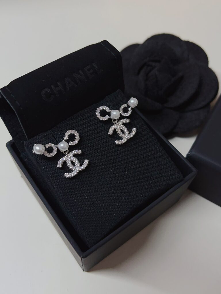 Designer Ring editorial product context 2