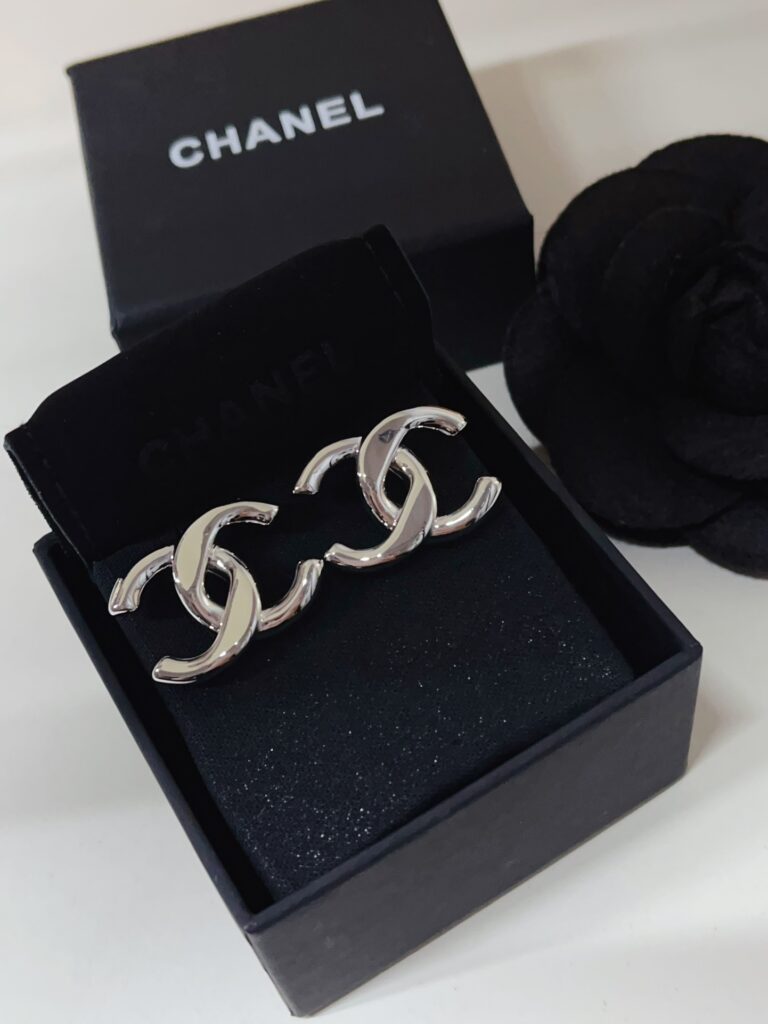 Designer Ring editorial product context 1