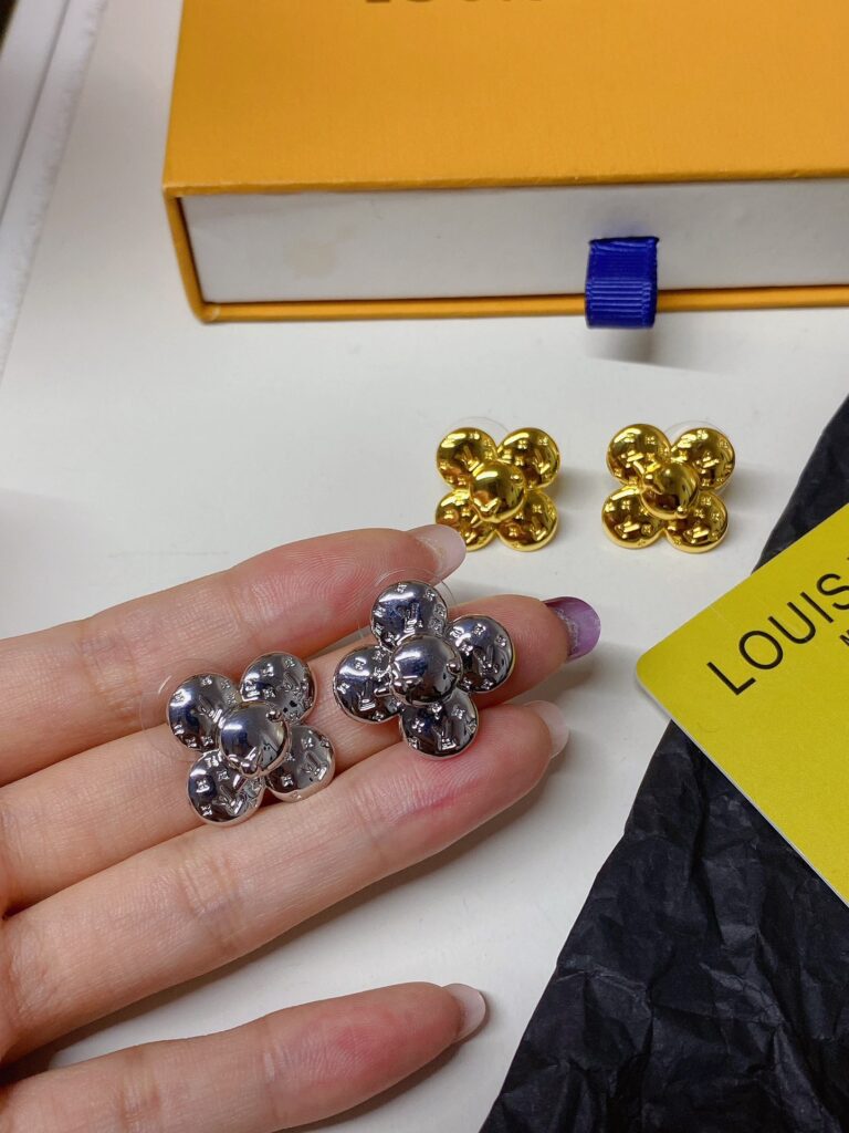 Designer Ring editorial product context 2