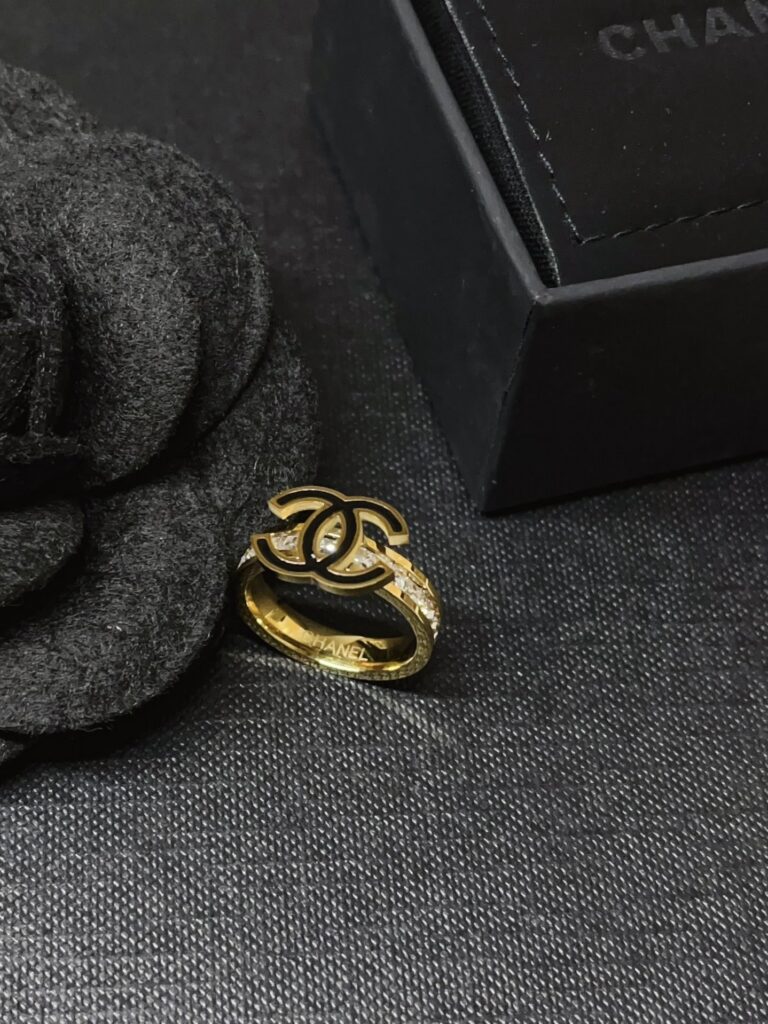 Designer J135 Ring editorial product context 1