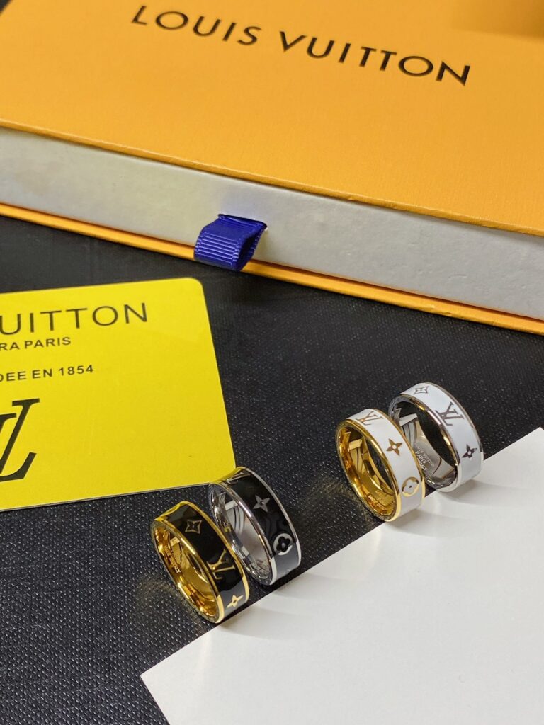 Designer J137 Ring editorial product context 3