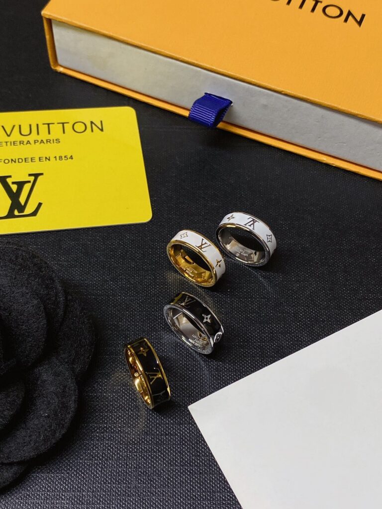 Designer J137 Ring editorial product context 2