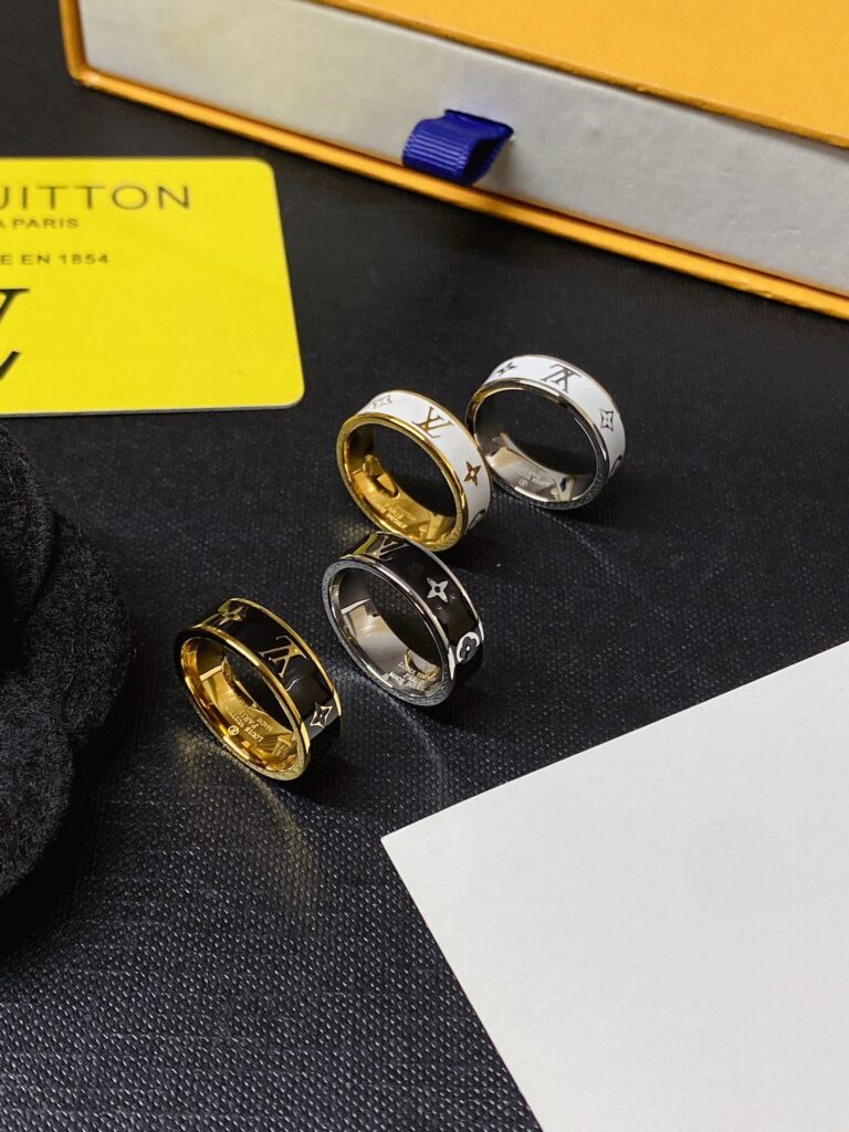 Designer J137 Ring editorial product context 1