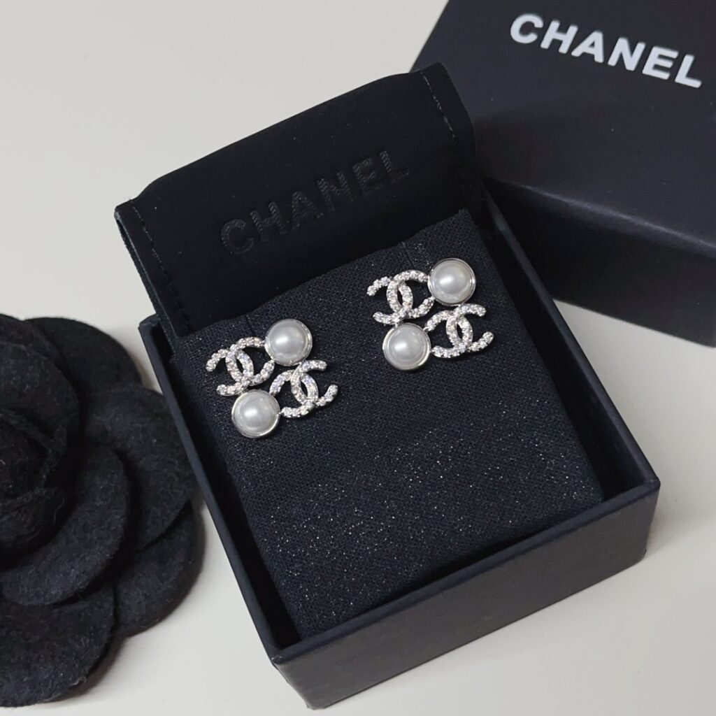Designer Ring editorial product context 2