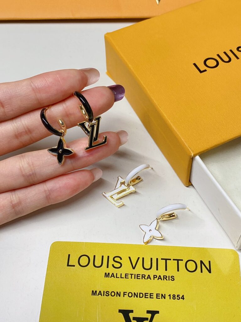 Designer Ring editorial product context 1