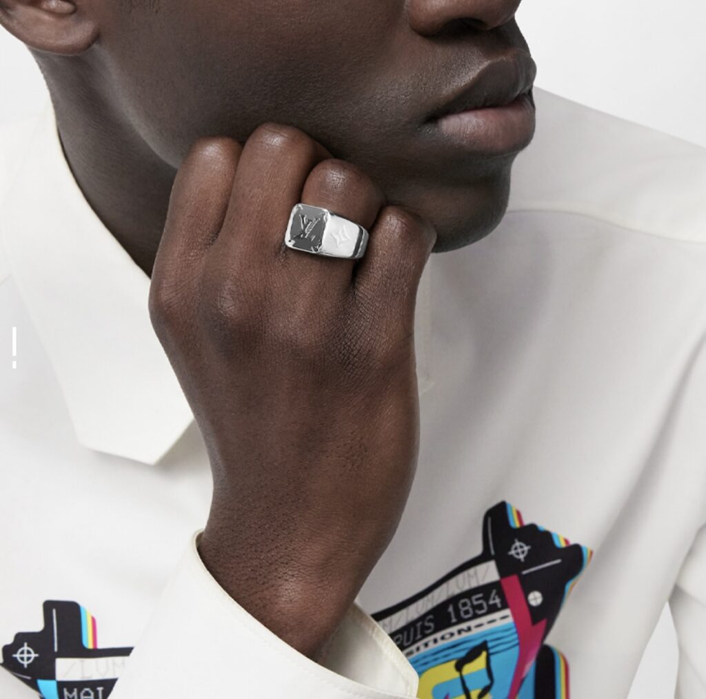 Designer J139 Ring editorial product context 3